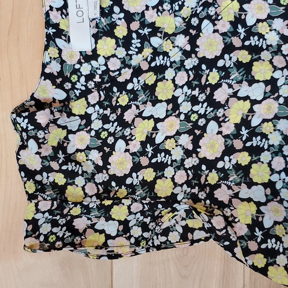 LOFT flutter sleeve floral blouse - Picture 2 of 8